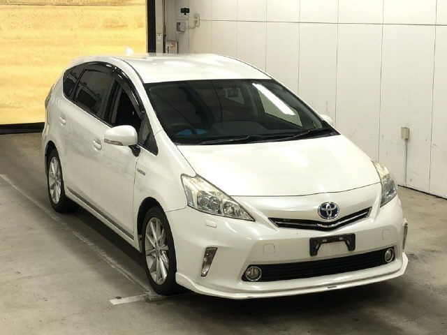 6034 Toyota Prius alpha ZVW41W 2012 г. (IAA Osaka)